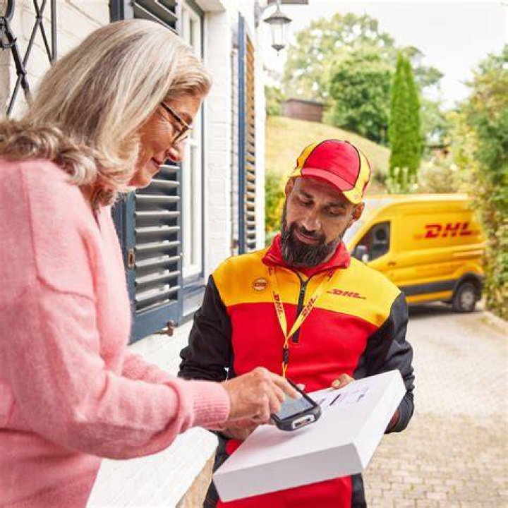 dhl with delivery courier