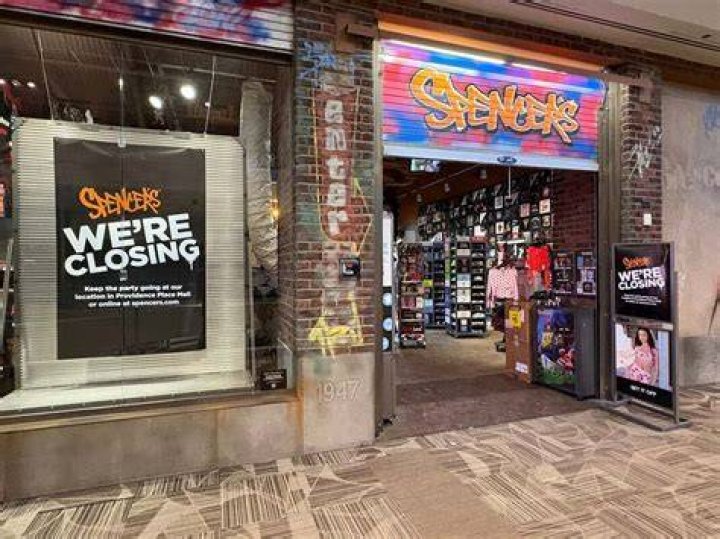 Hot Topic Vs Spencers - How To Discuss