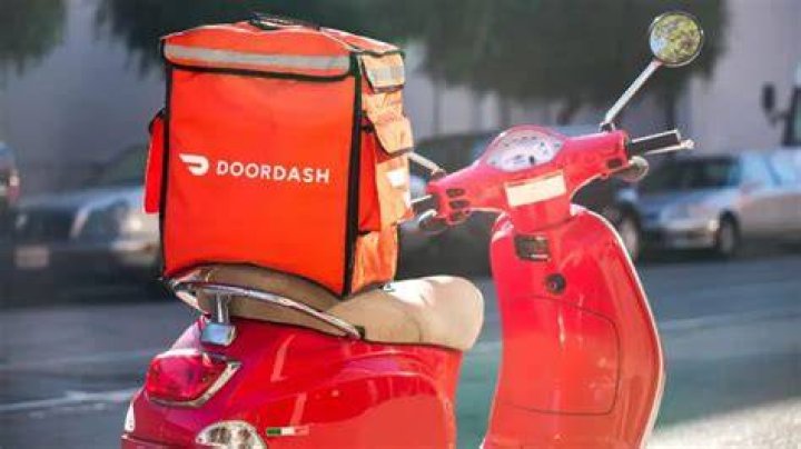 How Late Does DoorDash Deliver?