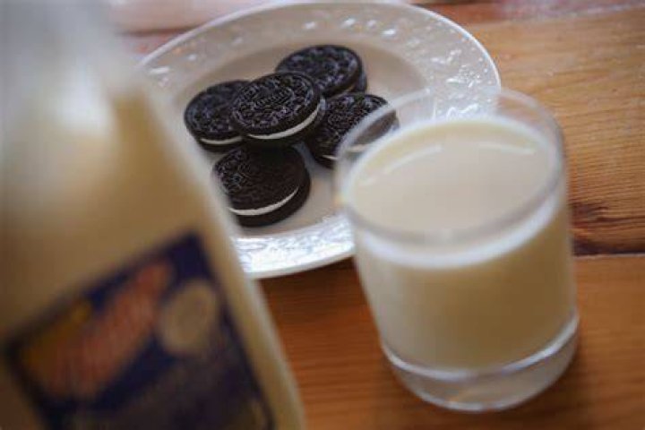 Oreos with non-dairy milk