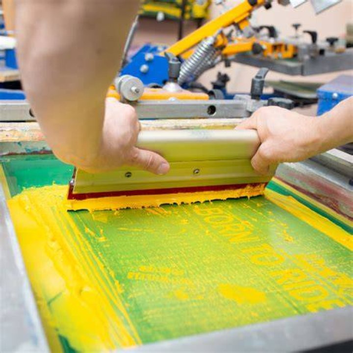 What Are The Benefits of Silk Screening in Garments?